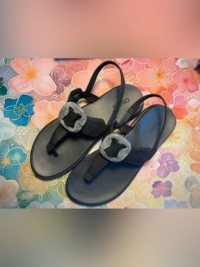 OluKai/NWOT Black Thong Sandals Sz 8
